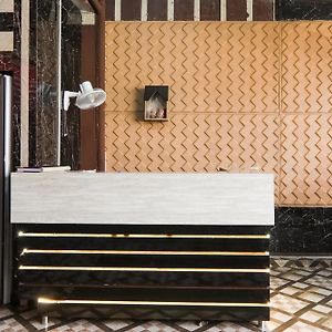 Hotel O Samrat